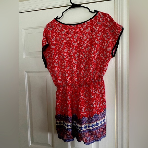 Floral romper. - Picture 3 of 3